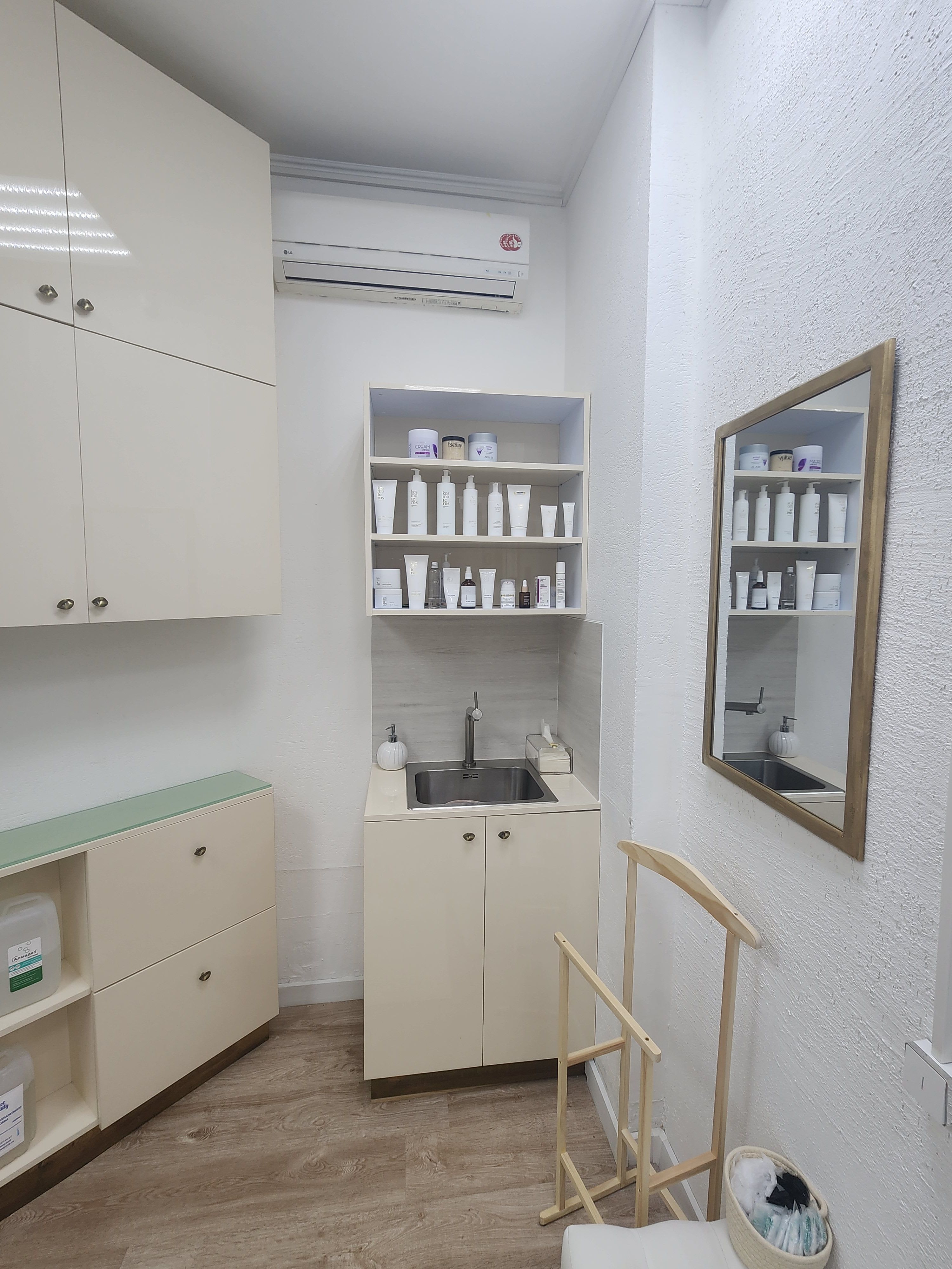 interior-Эстетическая-косметология-Салон-А.Соль-in-lakki-crm
