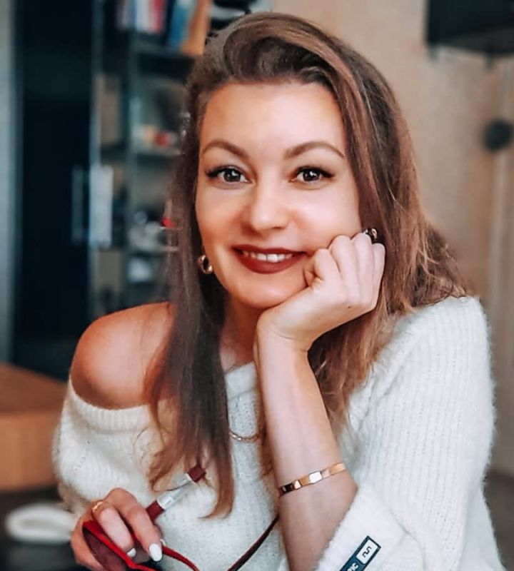 pro-Yulya-Krivosheina-in-lakki-crm