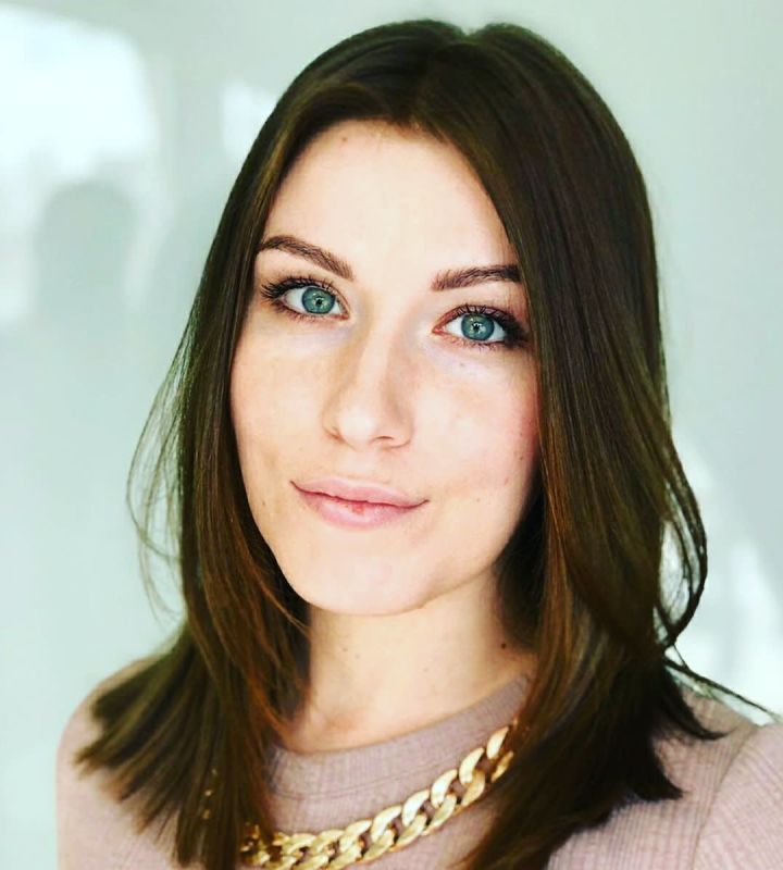 pro-Anastasia-Ryazanova-in-lakki-crm