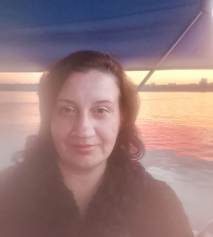 pro-Yevgenija-Aleksova-in-lakki-crm