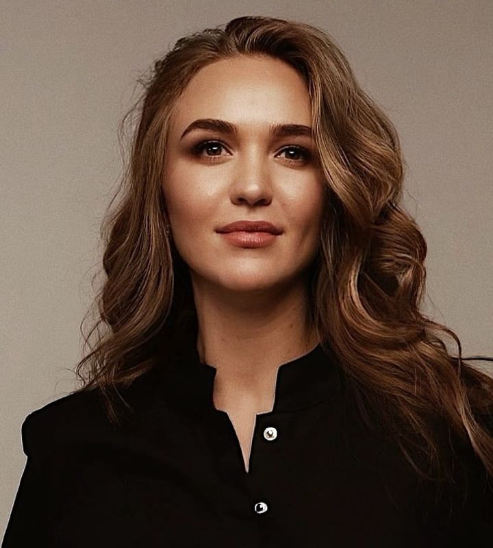 pro-Natali-Lomova-in-lakki-crm