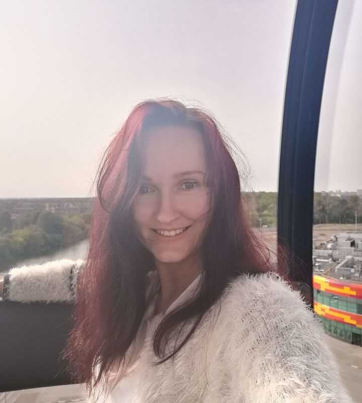 pro-Elizaveta-Molgavka-in-lakki-crm