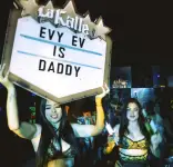 Evy Ev Davis