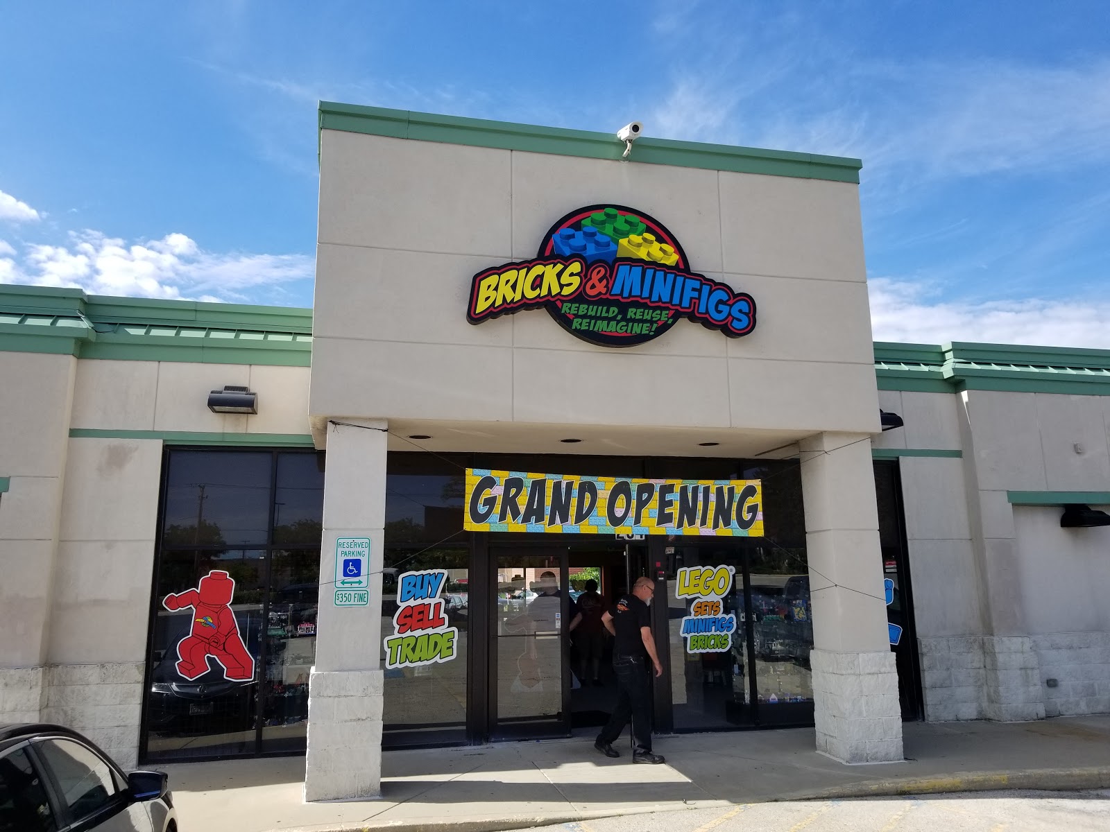 Bricks & Minifigs Wheaton