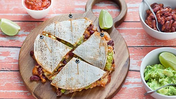 Fajitas façon quesadillas aux avocats écrasés, cheddar et haricots rouges