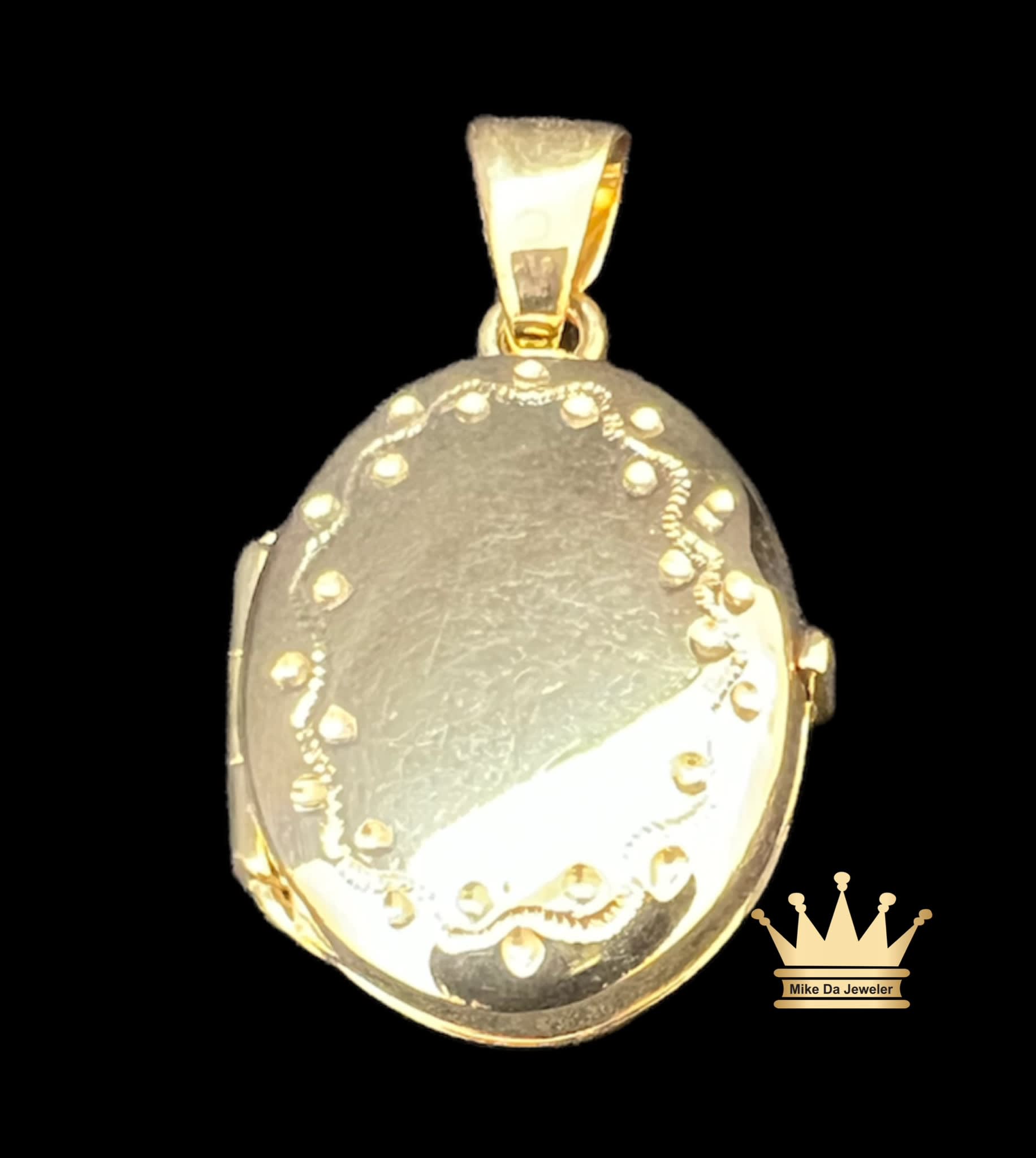 18k yellow gold oval shape locket pendant.85 inch
