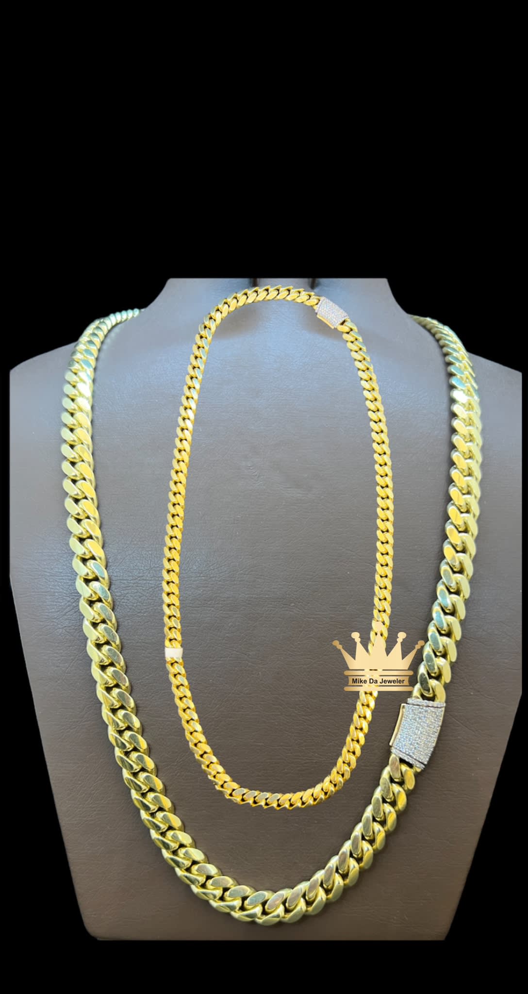 Solid 18k gold yellow gold handmade Miami Cuban link chain with special curve style box lock/vvs diamonds 22 inches 8 mm grams 142