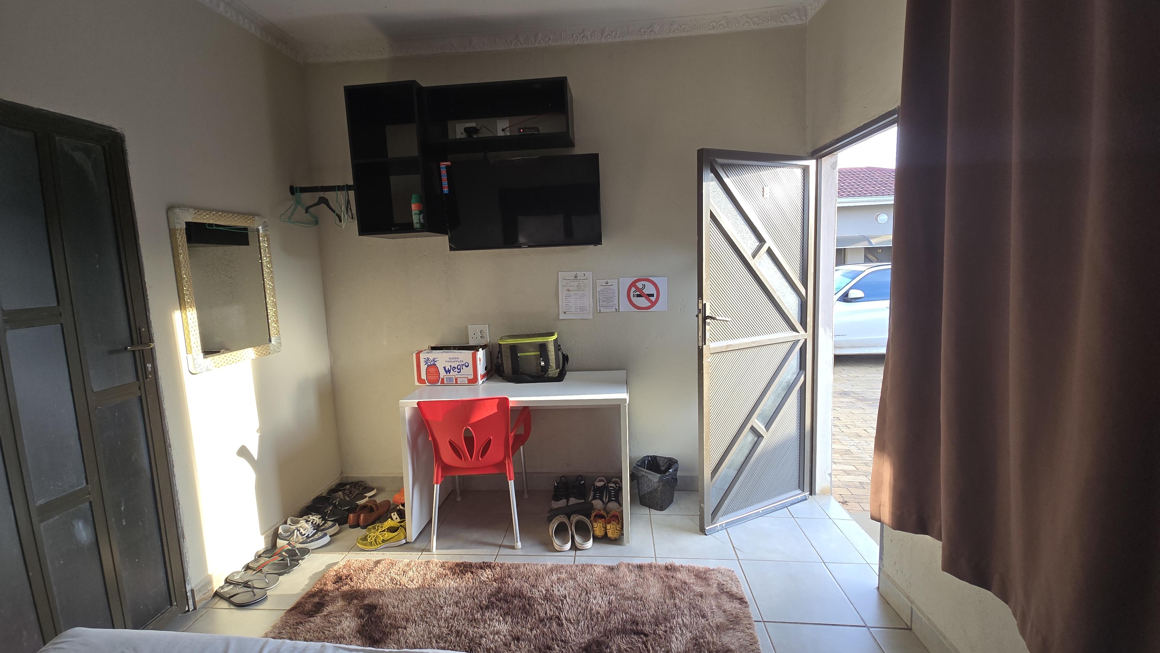 Room 5, Snoringinn Hlabisa, photo 3
