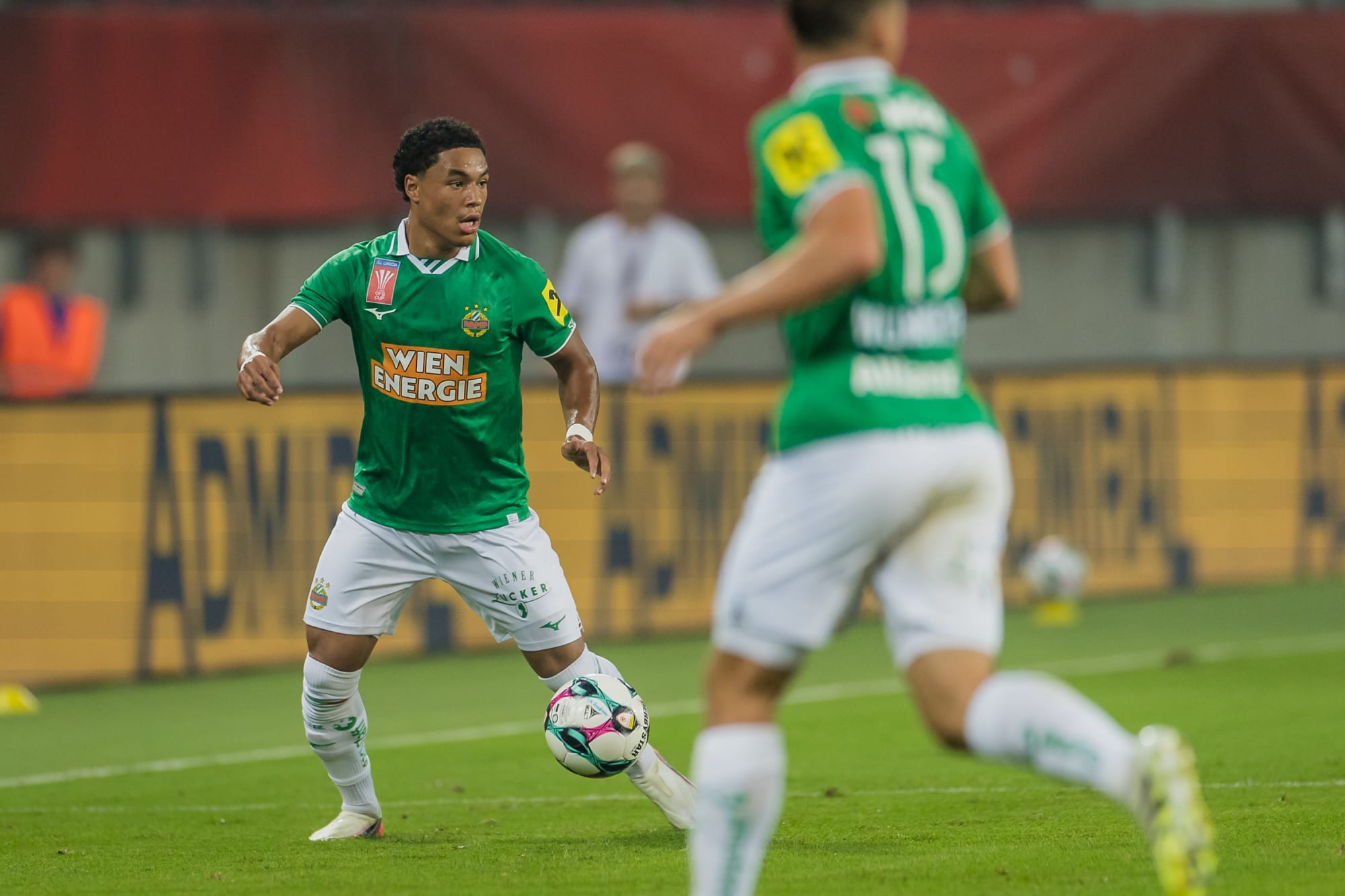 Eaden bei seinem Pflichtspieldebüt für die grün-weißen Profis.