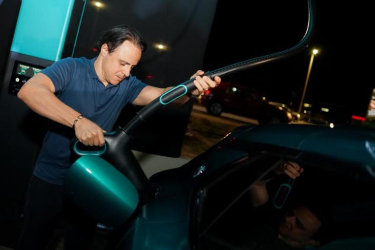 Denza inaugura carregador ultrarrápido e revoluciona tempo de recarga no Brasil