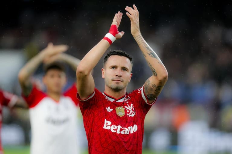 Saúl celebra evolução no Flamengo e projeta fim de brincadeiras com músicas nas redes