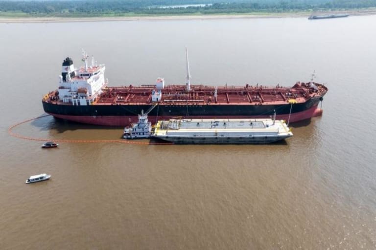 Vazante na Amazônia: nova operação em Itacoatiara reforça abastecimento de combustíveis