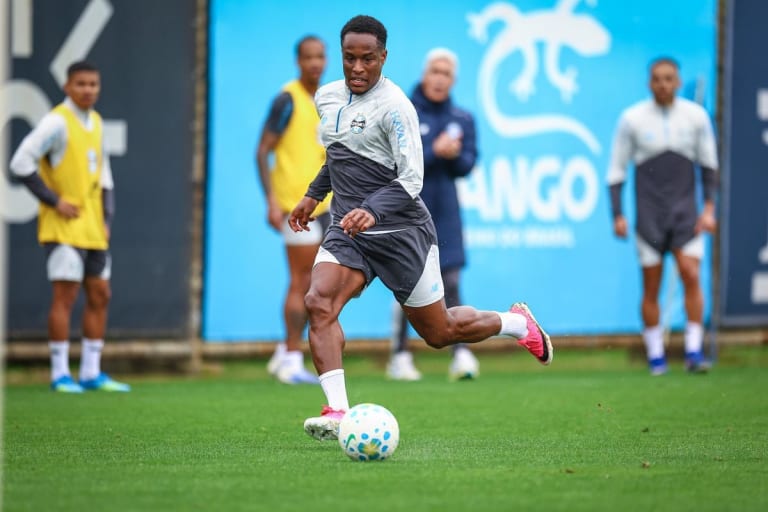 Jovane Cabral sofre lesão na coxa e vira novo desfalque no Grêmio