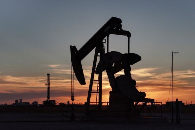 AIE convoca reunião extraordinária para avaliar liberação de reservas estratégicas de petróleo