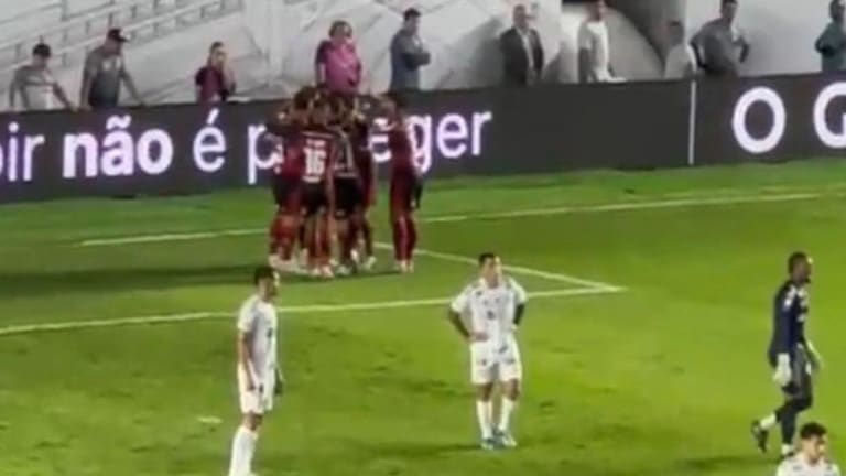 Veja os gols de Danilo e Paquetá para o Flamengo contra o Santos no Brasileirão