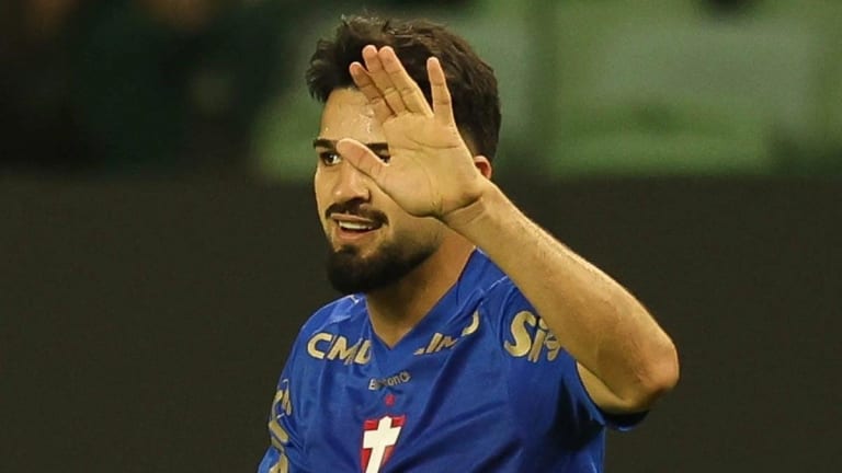 Palmeiras bate Bahia reduz vantagem do Flamengo e acirra briga no Brasileirão