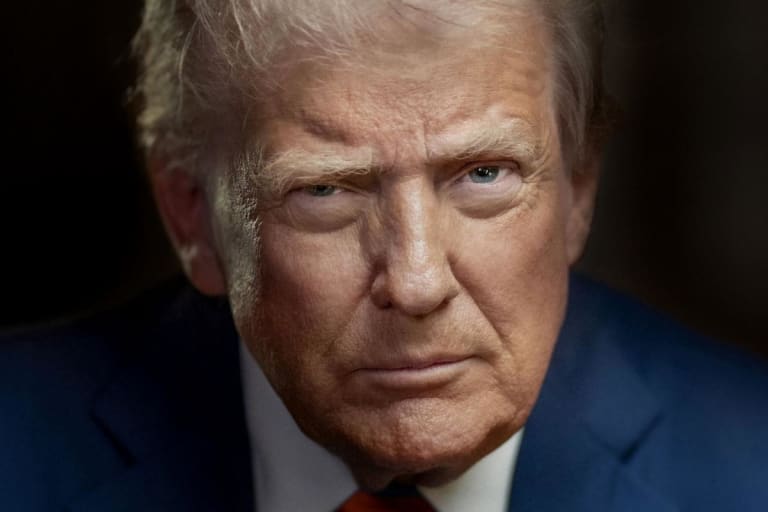 Trump impõe troca de inteligência artificial por superinteligência em documentos oficiais do governo americano