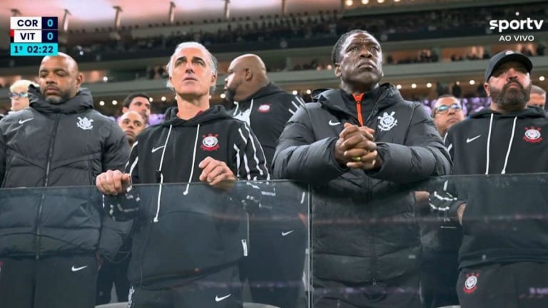 Corinthians empata com Vitória e encerra série de derrotas sob olhar de Seedorf