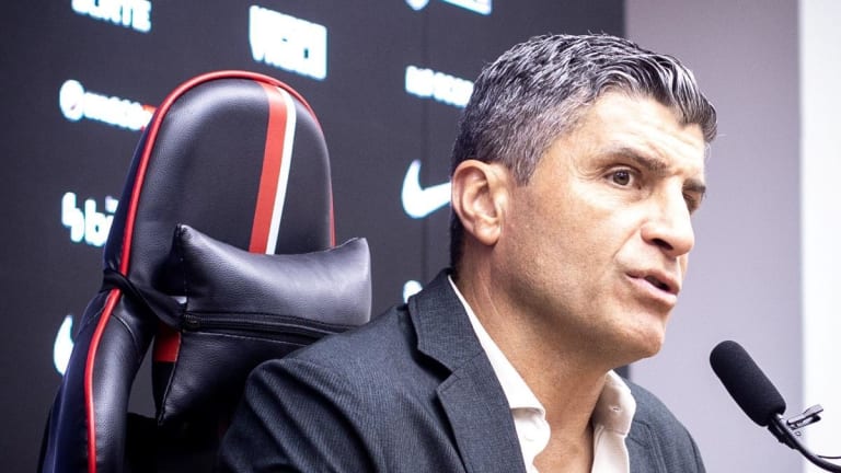Pedro Emanuel vê Vasco no mesmo nível do Flamengo antes do clássico pelo Brasileirão