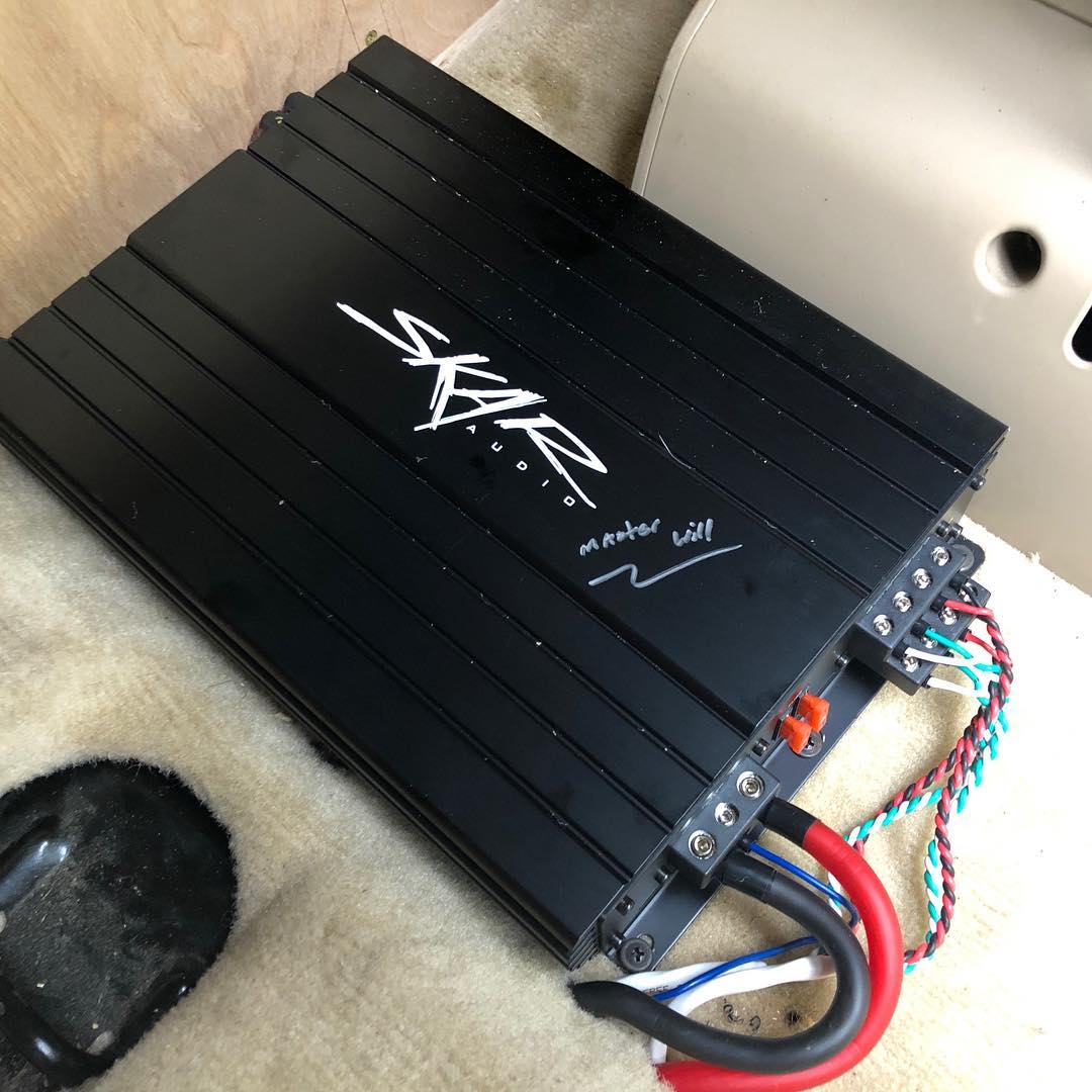 Skar Audio SKv2-200.4D Full-Range 1,600 Watt Class D MOSFET 4-Channel Car Amplifier Skar Audio SKv2-200.4D Full-Range 1,600 Watt Class D MOSFET 4-Channel Car Amplifier