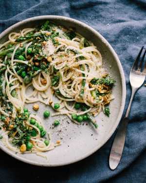Spring Spaghetti w/ Asparagus & Peas