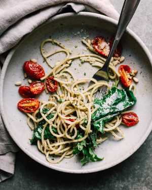 Spaghetti w/ Roasted Tomatoes & Pesto