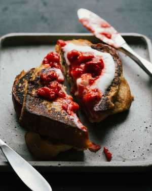 French Toast w/ Rhubarb Strawberry Compote