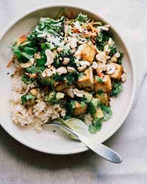 Sushi Style Tofu Bowls w/ Sriracha Crema