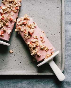 Strawberry Shortcake Pops
