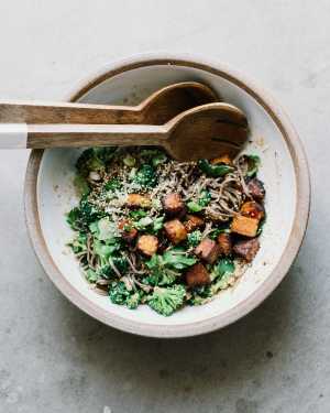 Garlic Broccoli Noodles w/ Marinated Tempeh