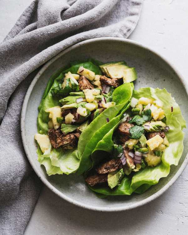 Jerk Chicken Lettuce Cups w/ Pineapple Pico