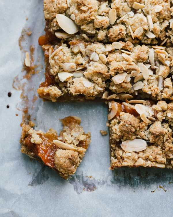 Gluten-Free Peach Crumble Bars
