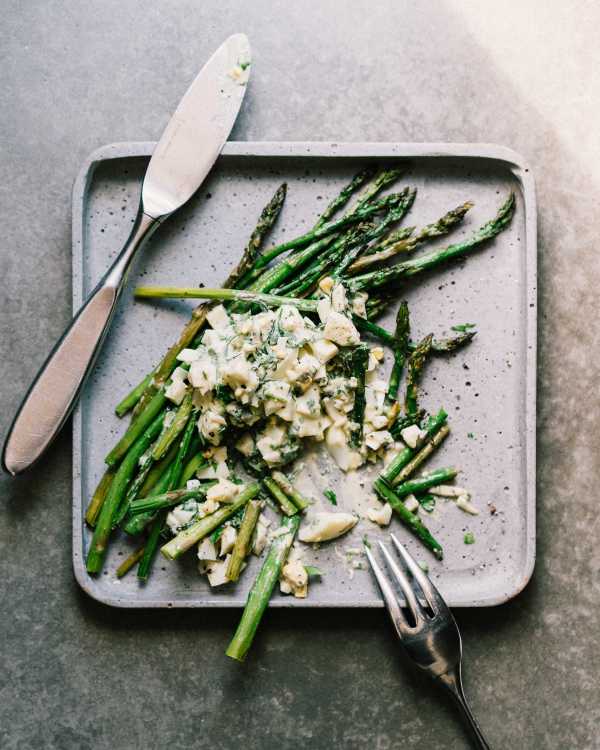 Quick Roasted Asparagus w/ Eggs Gribiche