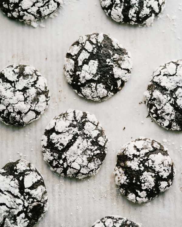 Chocolate Peppermint Crinkle Cookies