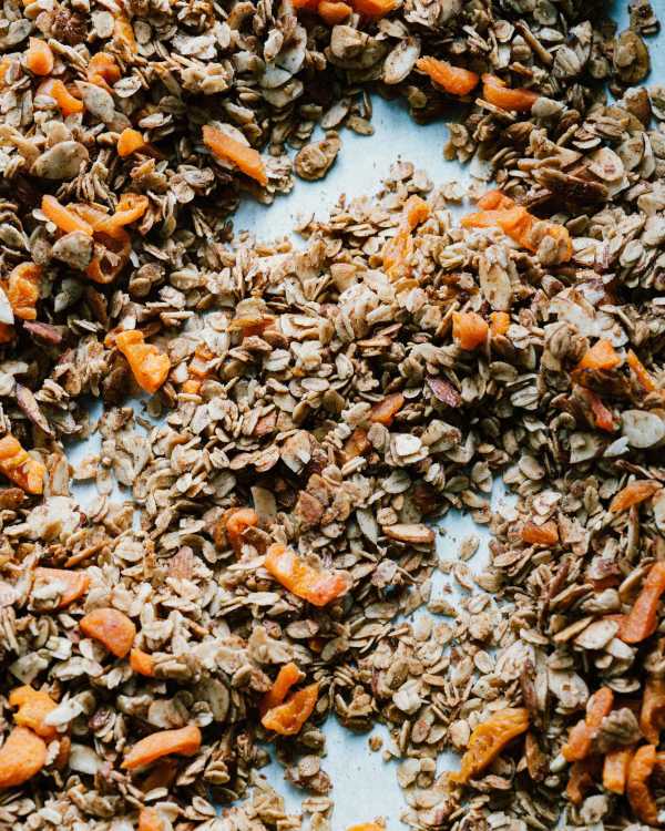 Citrus & Spice Granola w/ Apricots