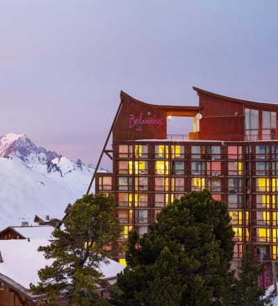 Hotel Aiguille Rouge har en fantastisk utsikt ver Alparne och ligger nra skidbackarna, perfekt fr familjer och par.