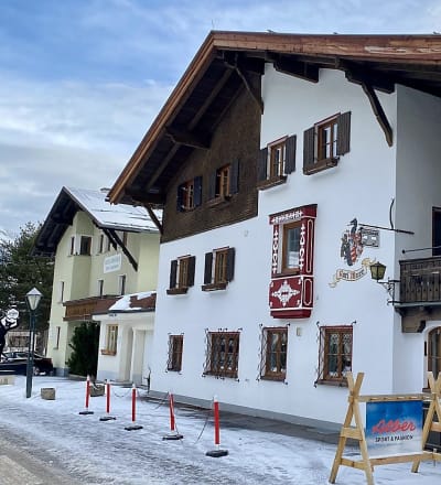 Hotel Chalet Murr med en smuk facade og udsigt i et roligt omr�de t�t p� centrum og skilifterne.