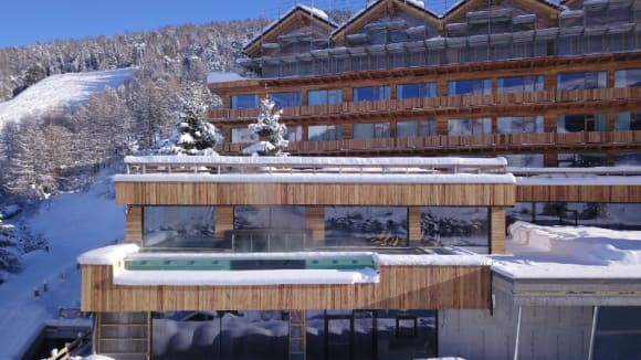 Fantastisk utsikt fr�n Hotel Alpen Resort Bivio, perfekt f�r en avkopplande skidsemester.