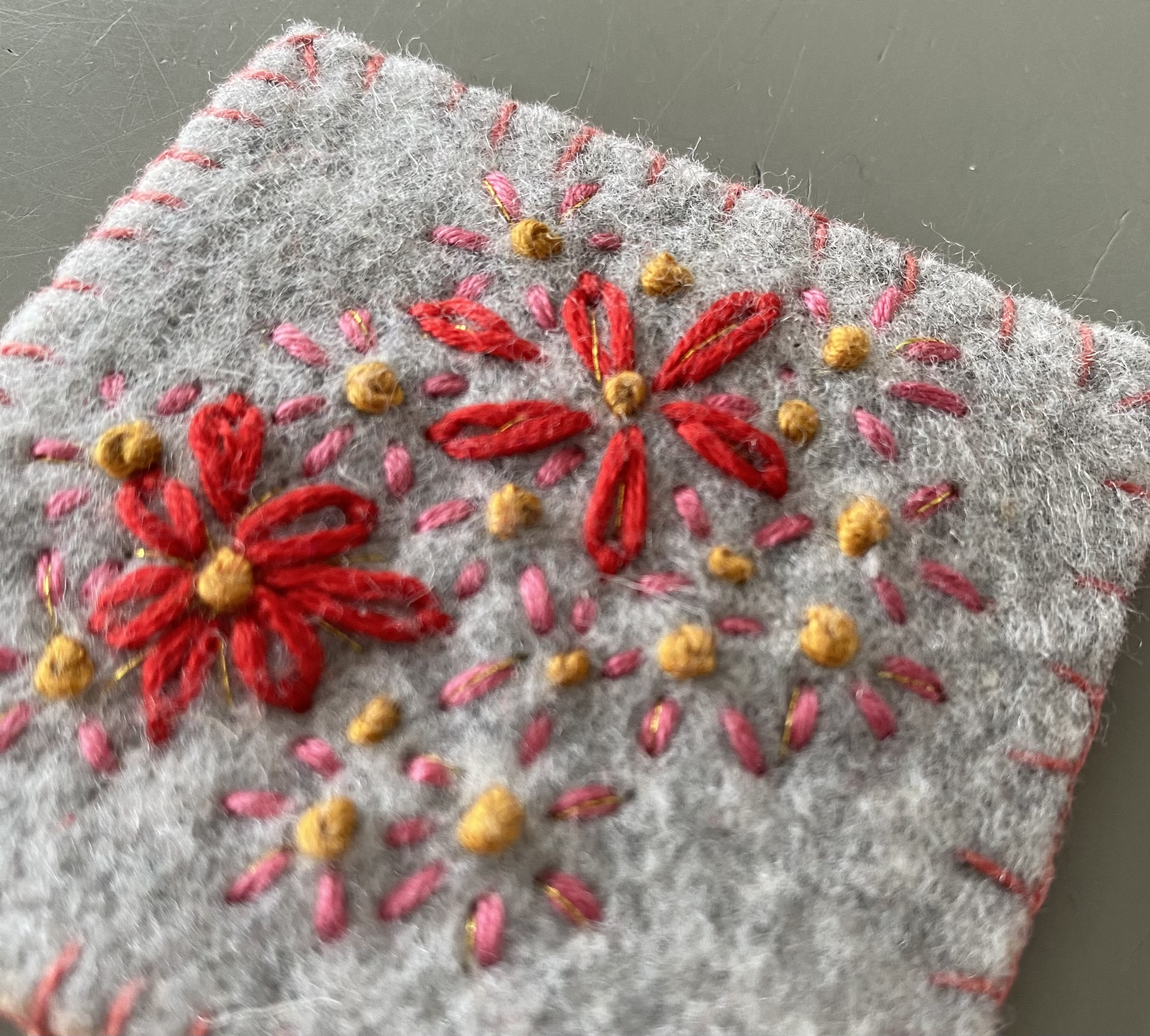 Escuela de Bordado: Telas para bordar / Embroidery School: Fabrics to  embroider - The Crafty Room