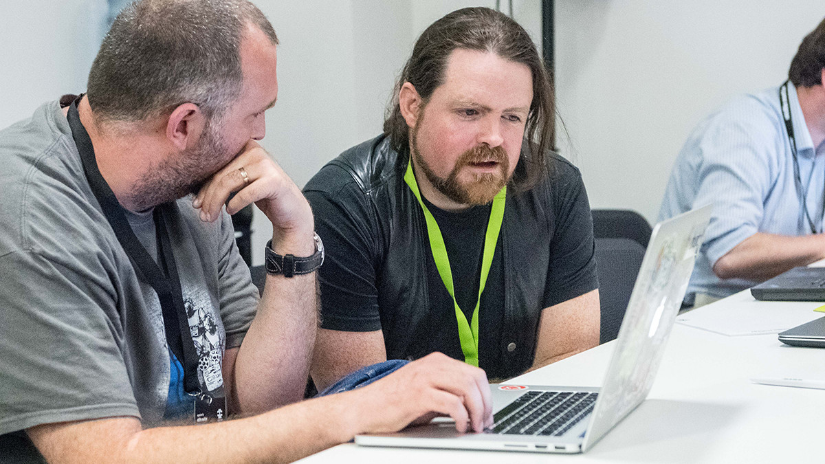 Dylan Beattie leading a previous workshop. Join Dylan for this Pure JavaScript Web Components workshop!