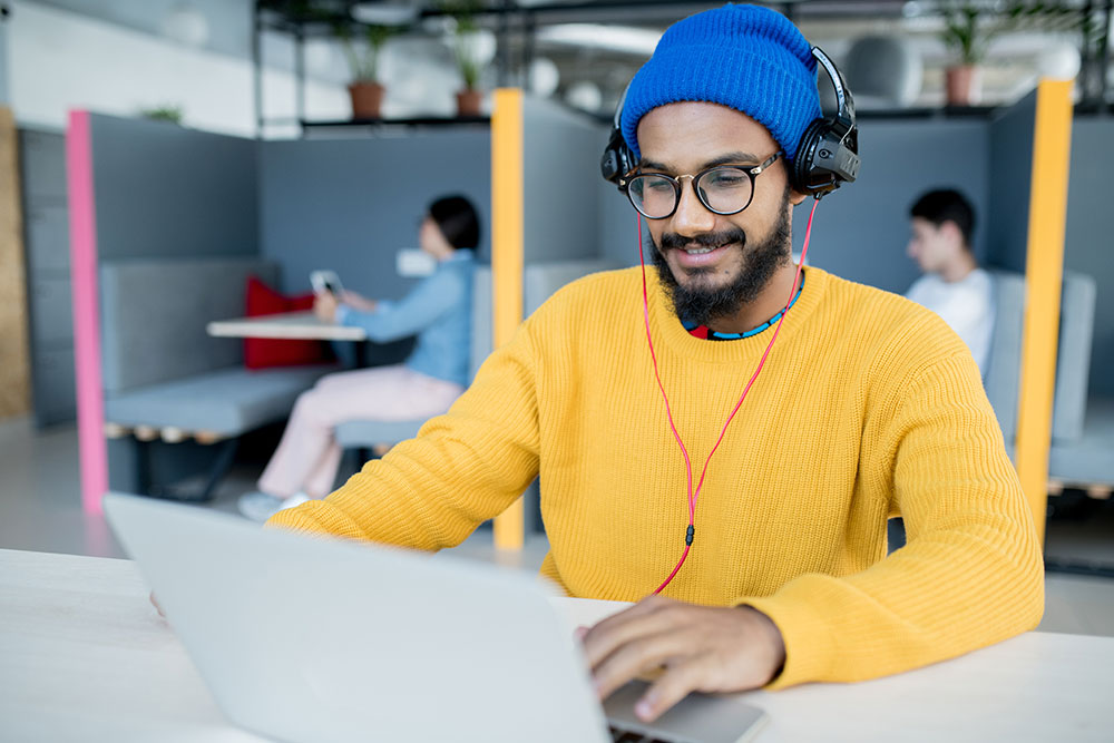 Join globally renowned Java expert Dr Heinz Kabutz for this hands-on workshop for the busy Java professional who wants to quickly learn and apply new essentials on core Java topics.