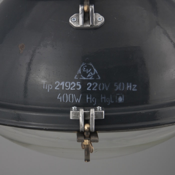 XL Hungarian industrial lighting skinflint