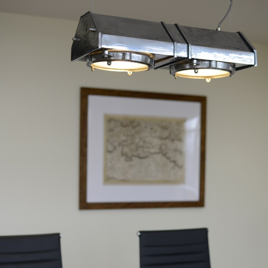 G&G industrial office traffic light skinflint