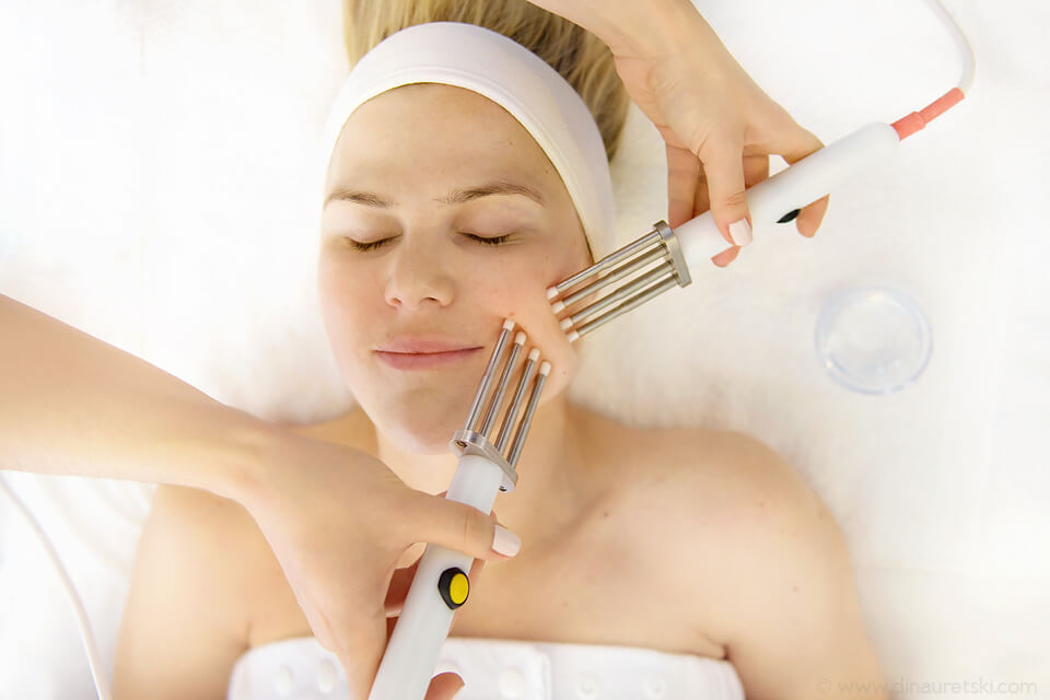 Microcurrent Facial Contouring