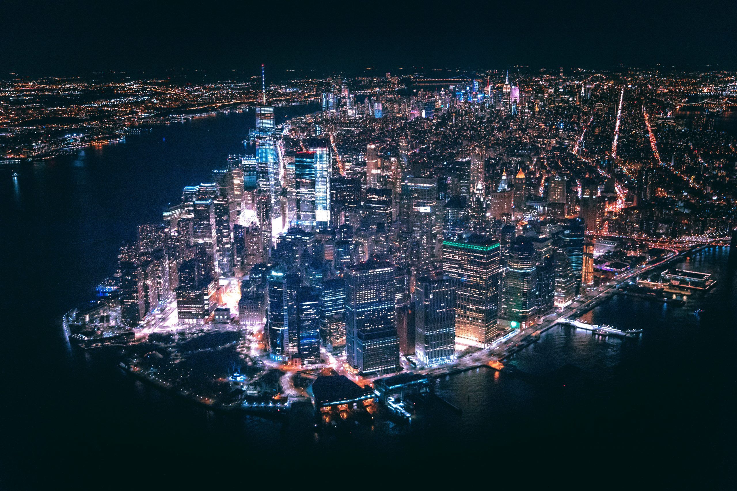 Vista nocturna de Nueva York desde un tour en helicóptero