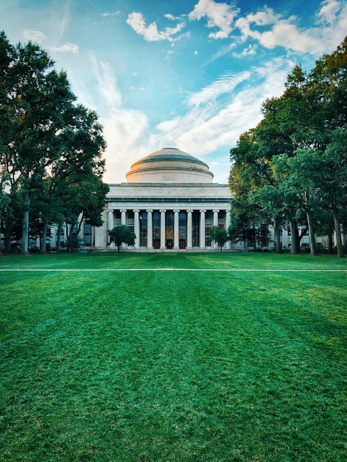 Edificio centrale del centro di Tecnologia del Massachusetts (MIT)