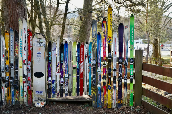 Vertical skis