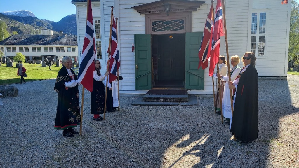 Flaggboge ved Ulvik kyrkje