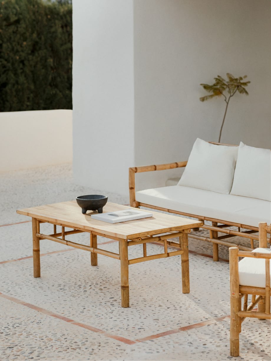 Conjunto de jardim com sofá de 2 lugares e mesa de centro 90x50 cm em bambu Livayna