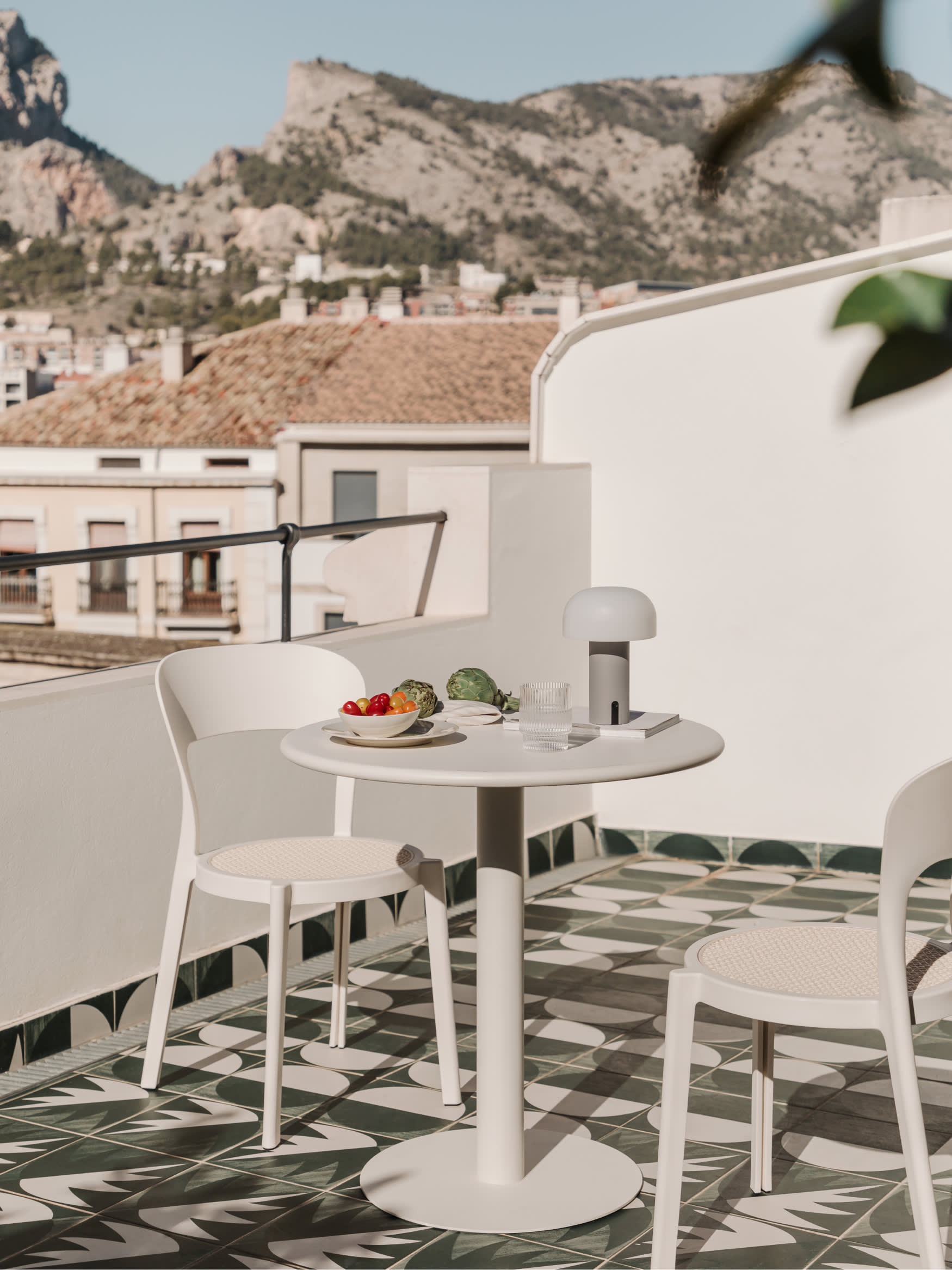 Set tavolo rotondo Mizzi (Ø70 cm) e 2 sedie da giardino Odilia